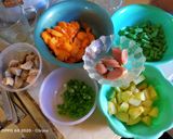 Foto langkah ke 1 dari resep Soup Baso Sosis.