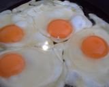 Foto del paso 2 de la receta Croquetas de chorizo y huevos fritos, con queso