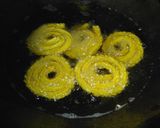 ઘઉં ના લોટ ની ચકરી(ghau na lot ni chakri recipe in Gujarati) રેસીપી સ્ટેપ3ફોટો