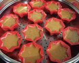 Foto langkah ke 5 dari resep Bolu Sakura (bolu karamel jadul).