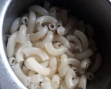 A picture of step 1 of Pasta indiyna.