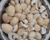 মেথি মালাই মাশরুম (Methi malai mushroom recipe in Bengali) রেসিপি ধাপ - 1 ছবি