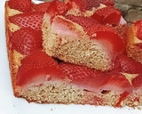 Foto del paso 4 de la receta: Torta de frutilla fácil sin harina ♥️🍓