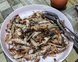 Foto langkah ke 1 dari resep Tumis Pindang Suwir Kemangi.