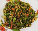 Foto langkah ke 6 dari resep Oseng Buncis Telur Saos Hoisin.