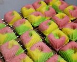 Foto langkah ke 6 dari resep Bolu Pelangi Mini Ekonomis.