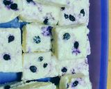 A picture of step 7 of Blueberry ice cream sandesh.