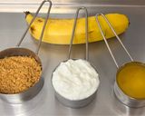 A picture of step 3 of Banana Sooji Cake.