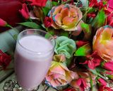 A picture of step 2 of Strawberry shake.