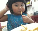 Foto langkah ke 4 dari resep Cemilan stik terigu tapioka.