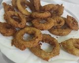 A picture of step 4 of Onion Rings 😋😋😋😋.