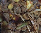 Foto langkah ke 4 dari resep Tumis Pedas/Oseng Mercon Daging Sapi dan kentang.