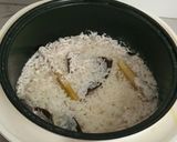 Foto langkah ke 1 dari resep Nasi Kulit Ayam dan Jukut Goreng.