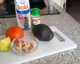 Foto del paso 1 de la receta: Vaso con Espuma de Aguacate, Atún y Tomate (Navidad)