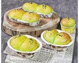 Foto langkah ke 10 dari resep Roti Pandan Talas Isi Srikaya.
