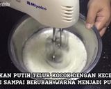 Foto langkah ke 3 dari resep Kue bolu coklat super lembut.