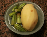 Foto del paso 2 de la receta: Cazuela de pollo con patatas, en salsa de berenjenas y okra