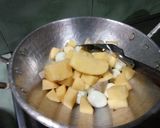 Foto langkah ke 4 dari resep Semur Puyuh BAKETA (Bakso Kentang Tahu) HOT.