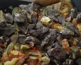 Fokhagymás pirított sertésmáj, sült zöldség ágyon recept fázis 4 fotója