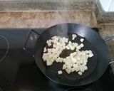 Foto del paso 3 de la receta: Paella sabrosa y fácil de cocinar de marisco al horno