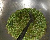 A picture of step 3 of Green pavbhaji.