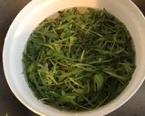Une image de l'étape 1 de Salade de roquette aux tomates divinina,oignon rouge et mozzarella di buffala.