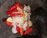 Foto langkah ke 3 dari resep Tumis ikan asin jambal.