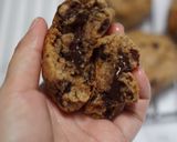 Foto langkah ke 10 dari resep Chocolate Chip NYC Soft Cookies.