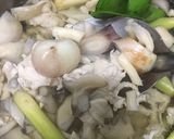 รูปขั้นตอนการทำที่ 7 ของ ต้มยำไก่ใส่เห็ดนางฟ้า น้ำใส