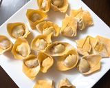 Hình bước làm 2 của món Hoành thánh