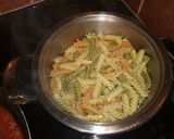 Pas rețetă Paste tricolore cu piept de pui și legume în sos de roșii 🍝 4 fotografie