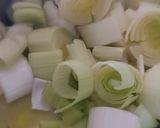 Foto del paso 1 de la receta Crema de Puerros con Pera