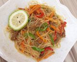 A picture of step 4 of Singapore noodles/ rice sticks.