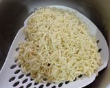 Foto langkah ke 1 dari resep Mie Goreng Sayur.