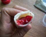 Foto langkah ke 3 dari resep Raspberry gulung keju.