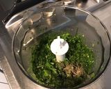 Une image de l'étape 6 de Pesto de fanes de radis à l ail fumé et trois fromages (recette anti gaspi).