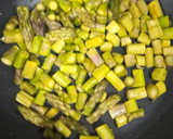Foto del paso 5 de la receta: Spaghetti con espárragos trigueros y presa ibérica con pesto suave