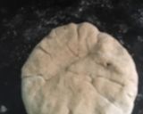 A picture of step 3 of Onion paratha.
