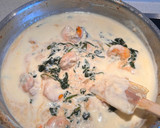 Foto del paso 7 de la receta: Crêpes gratinadas, rellenas de espinacas y gambas