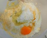 Túrós aszalt barackos kuglóf recept fázis 2 fotója