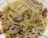 Foto langkah ke 3 dari resep Tumis Pepaya Daging Babi.