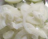 Foto del paso 1 de la receta: Omelette Doble Cebolla y Queso