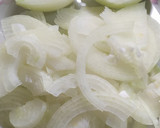 Foto del paso 1 de la receta: Omelette Doble Cebolla y Queso