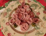 A picture of step 3 of Albero di salumi 🎄.
