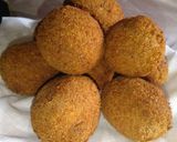 A picture of step 6 of Scotched eggs.