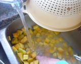 Foto del paso 2 de la receta: Zapallo en almíbar con cal