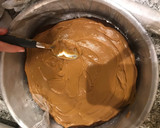 Foto del paso 3 de la receta: Torta cumpleaños súper fácil de chocolate, frutillas y chantillí