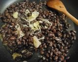 Foto del paso 3 de la receta: Tacos de carne mechada y porotos negros