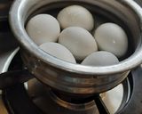 A picture of step 1 of Egg masala gravy.