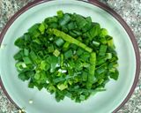 A picture of step 1 of Spring onion omelet.